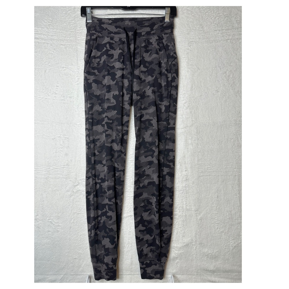 Lululemon On the Fly Jogger Pant Camo Jacquard Gray Black Size 2 W5DA4S